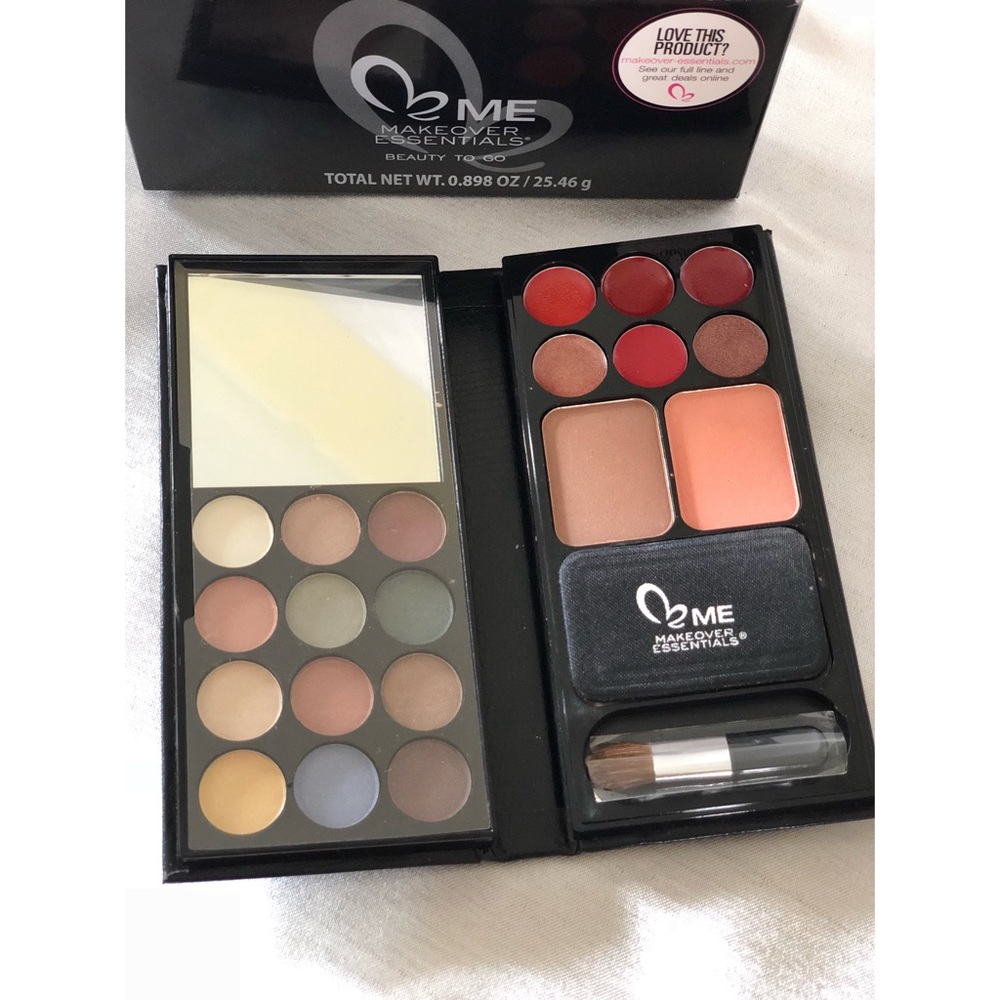 *NEW IN BOX* Makeover Essentials Beauty To Go